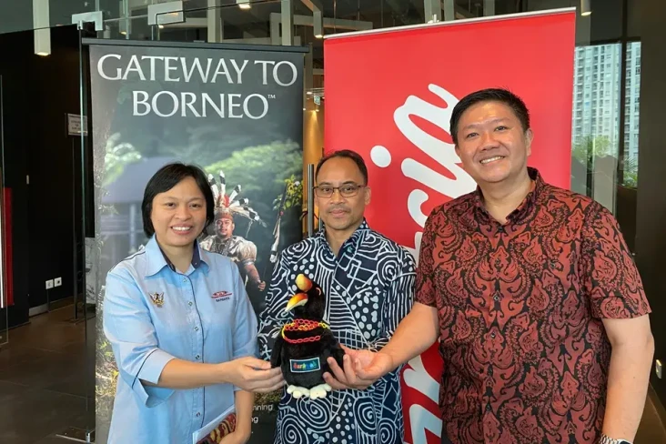Menjelajahi Sarawak,...