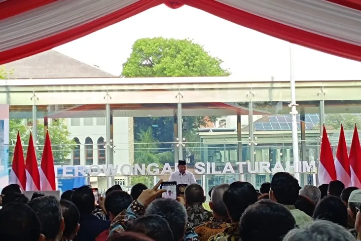 Prabowo Resmikan Terowongan...