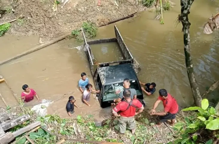 Jembatan Penghubung...
