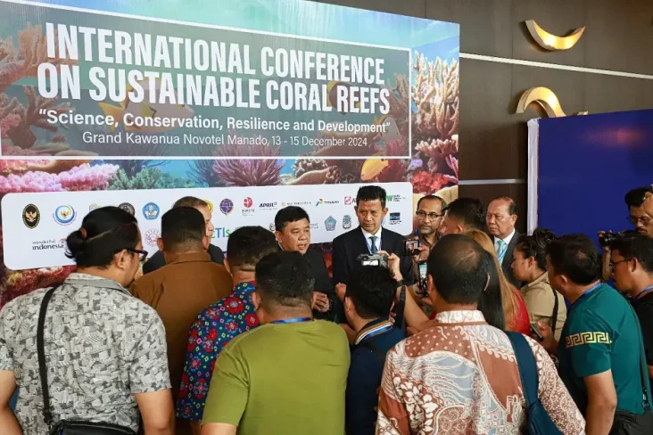 Di Konferensi Internasional...