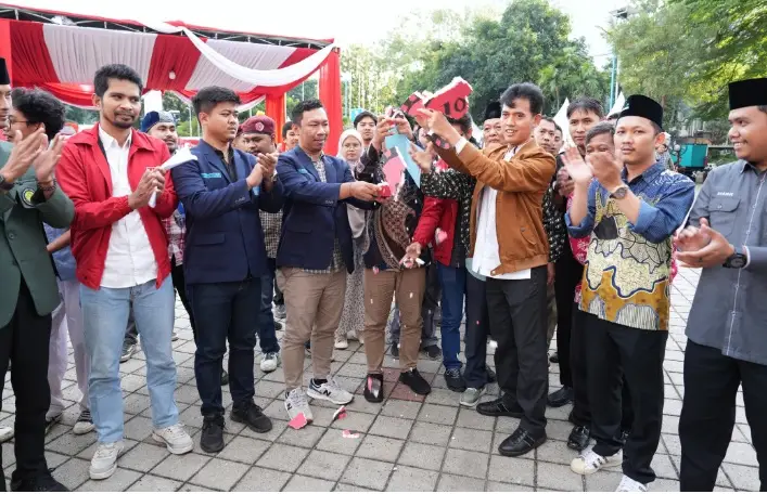 Kemenpora Tutup Pesta...