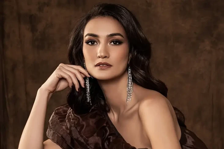 Atiqah Hasiholan Dipanggil...