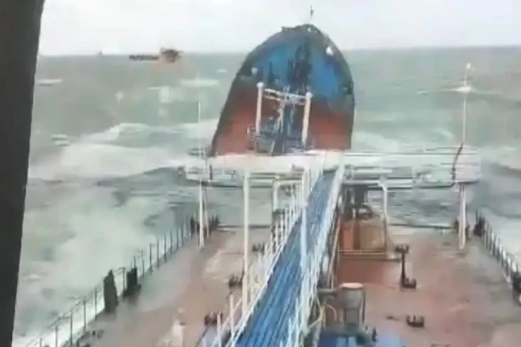 2 Kapal Tanker Rusia...