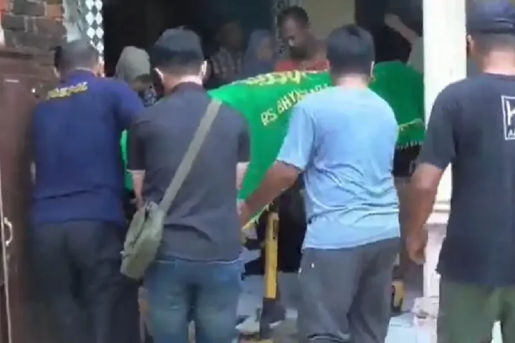 Warga Sidoarjo Gempar,...