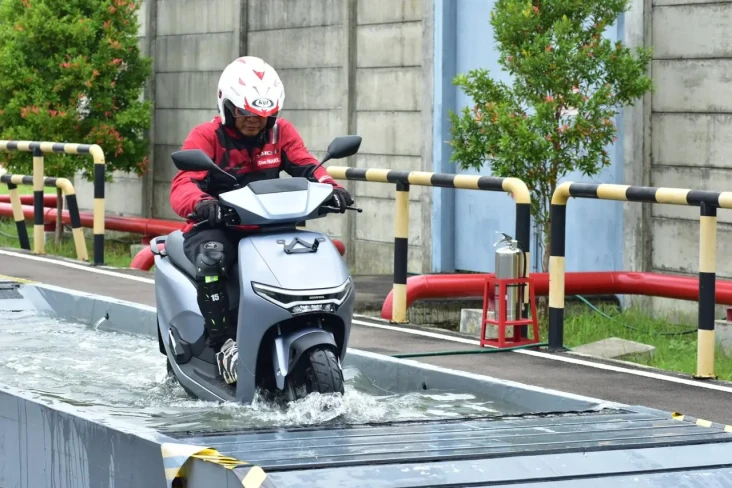 Honda ICON e: Motor...