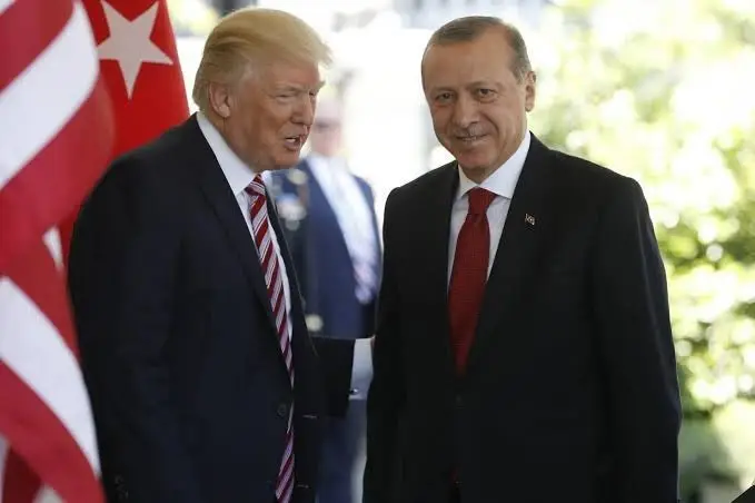 Mengapa Trump Memuji...