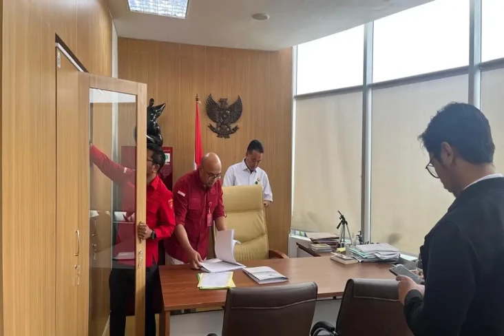 Kejati Geledah Dinas...