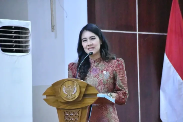 Wamen Isyana Bagoes...