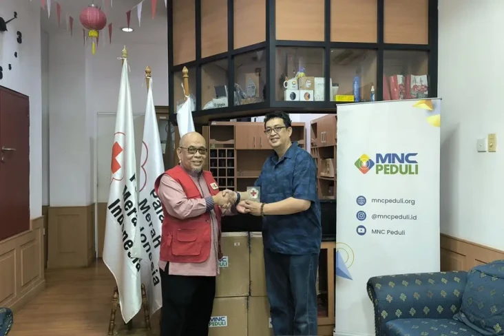 MNC Peduli Serahkan...