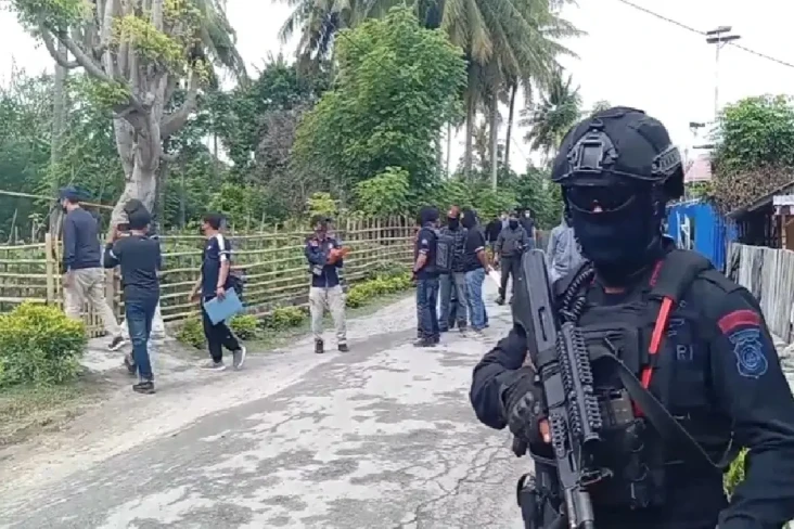Densus 88 Amankan Tiga...
