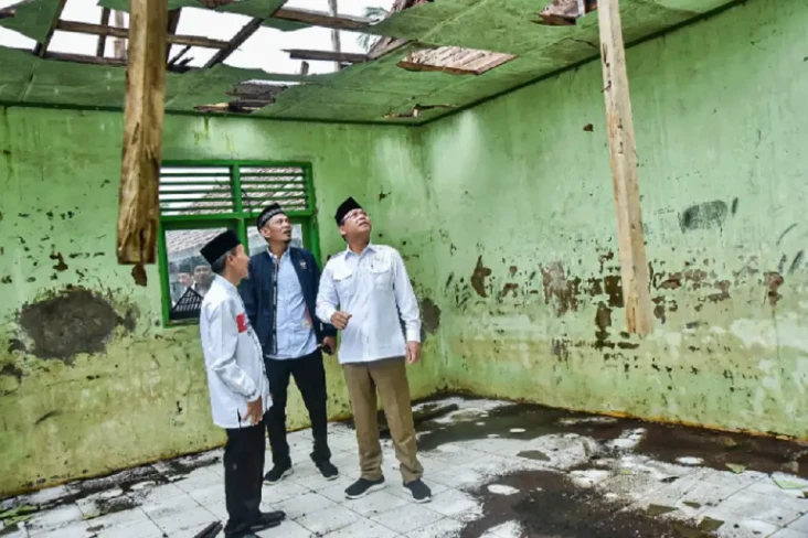 Cek Sekolah Ambruk Serang,...