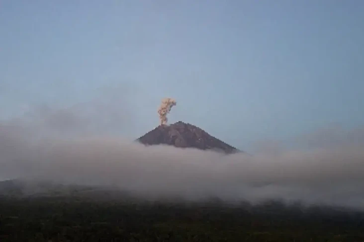 Gunung Semeru Erupsi...