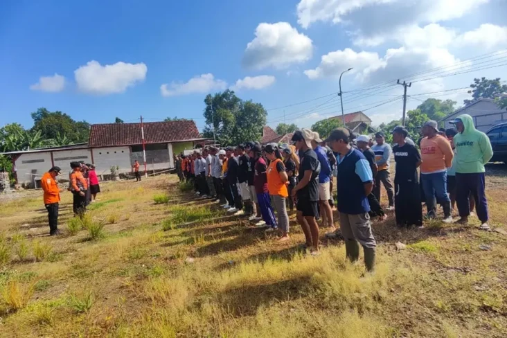 Pergi ke Sawah, Suami...