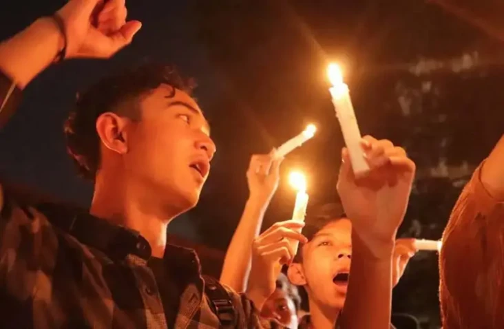 Contoh Peribahasa Menggunakan...