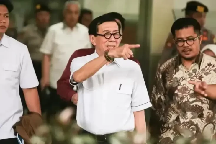 KPK Cegah Eks Menkumham...