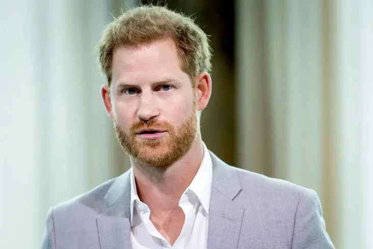 Pangeran Harry Terima...