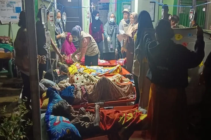 Belasan Warga Sukabumi...
