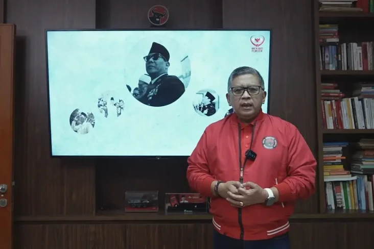 Hasto Akhirnya Muncul...