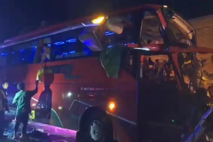 Bus Pariwisata Rombongan...