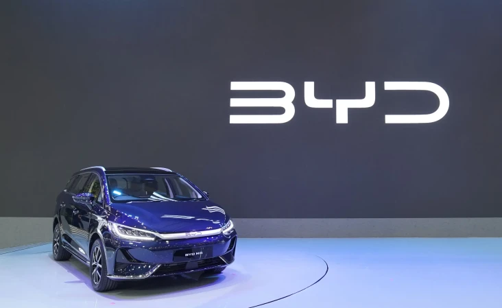 BYD M6: MPV Listrik...