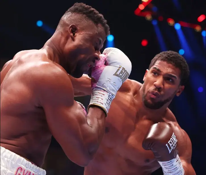 Anthony Joshua Hancurkan...