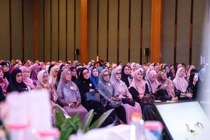 Women Festive dan Halalmove...