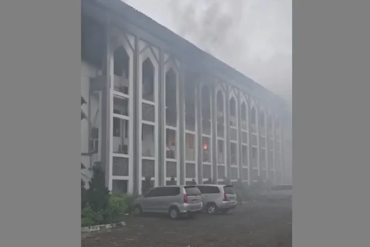 Gedung Rektorat UIN...