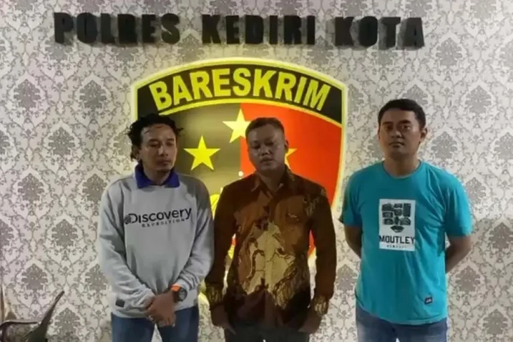 Mobil Dihadang Orang...