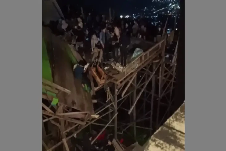 Kelebihan Pengunjung...