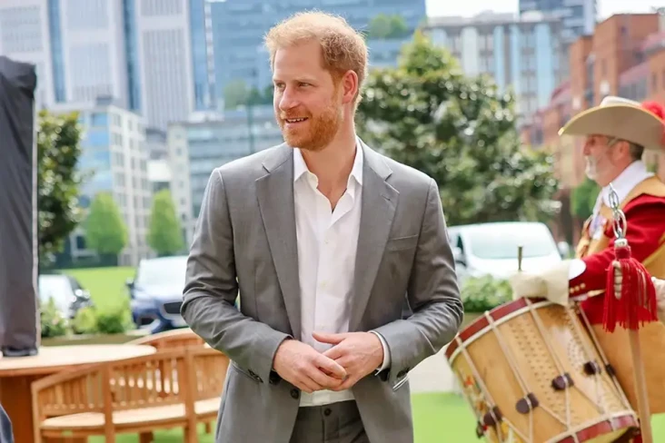 Posisi Pangeran Harry...
