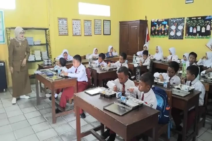 Makan Bergizi Gratis...