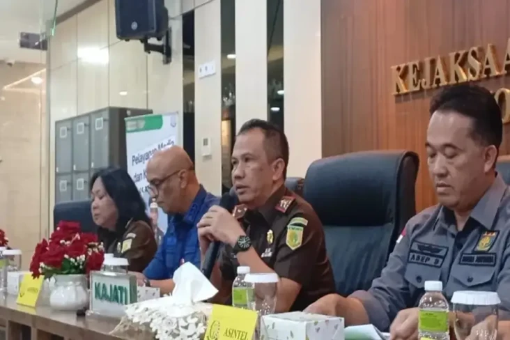 Jadi Tersangka Korupsi,...