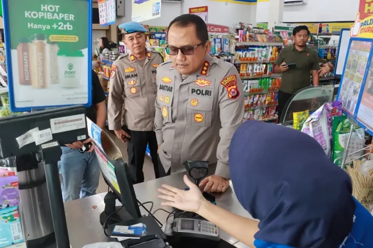 Polisi Kantongi Identitas...