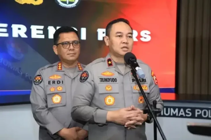 Disanksi Demosi 8 Tahun,...