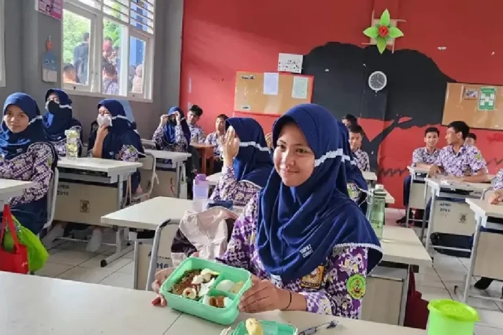 Makan Bergizi Gratis...