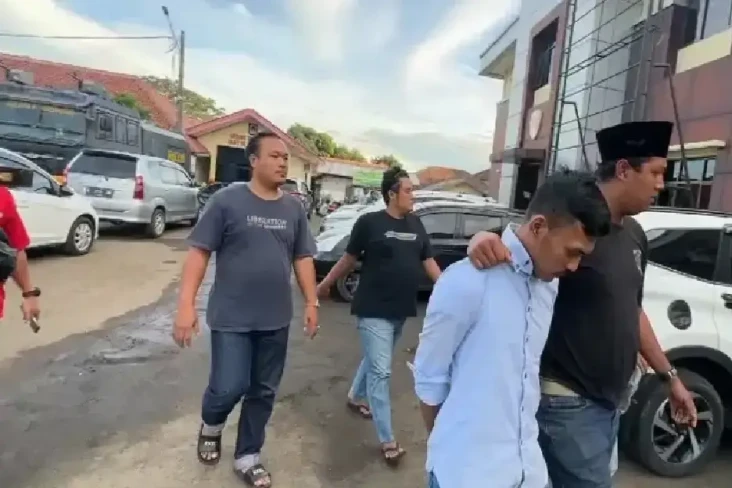 Polisi Tetap 2 Tersangka...