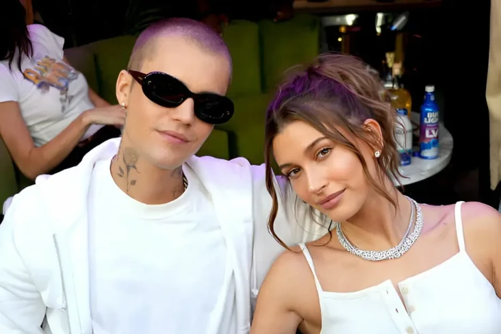 Foto Bareng Hailey Baldwin,...