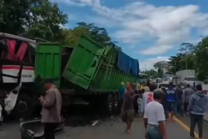 Kecelakaan Beruntun...