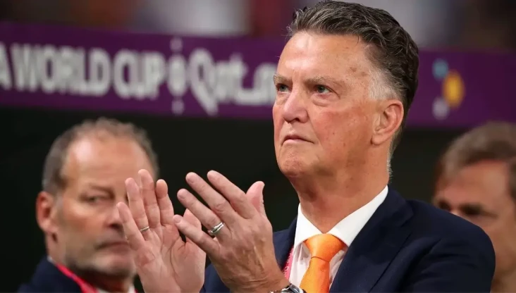 Louis van Gaal Gantikan...