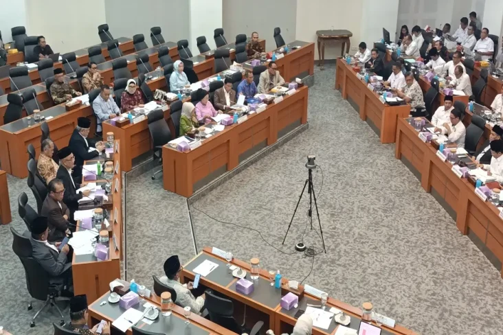 DPR-Pemerintah Resmi...