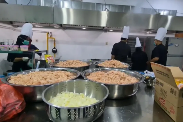 Makanan Bergizi Gratis,...