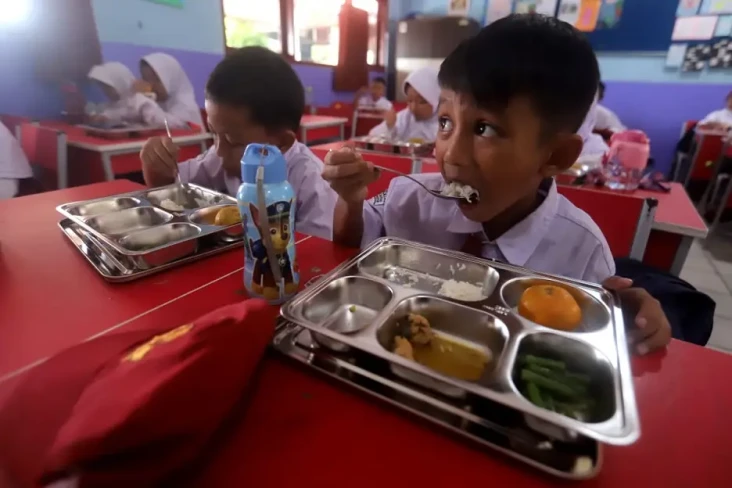 Makan Bergizi Gratis...