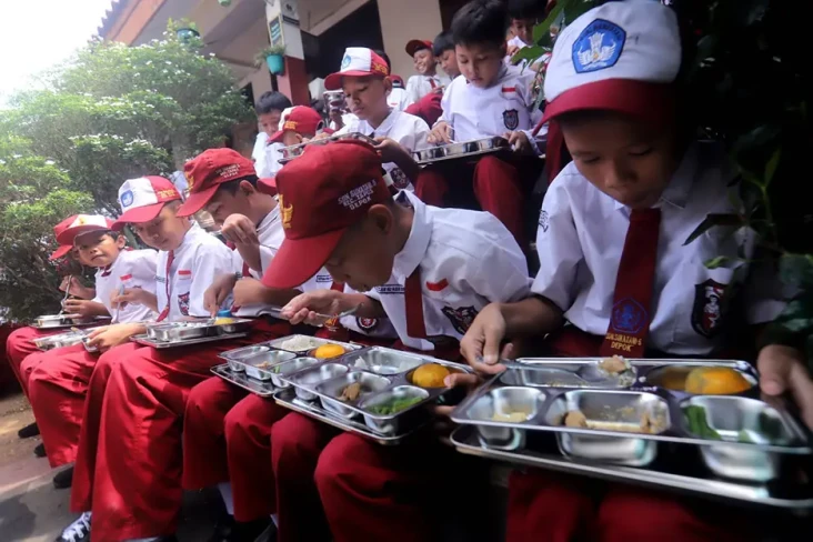 Menengok Anggaran Makan...