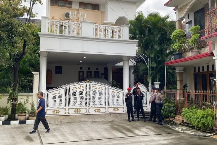 Digeledah KPK, Rumah...
