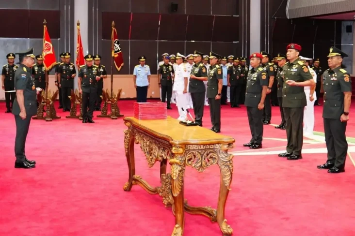 Panglima TNI Pimpin...