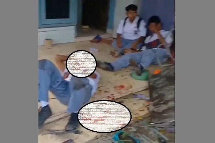 Dua Kelompok Pelajar...