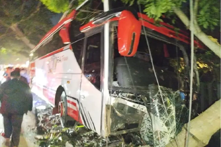Kecelakaan Maut Bus...