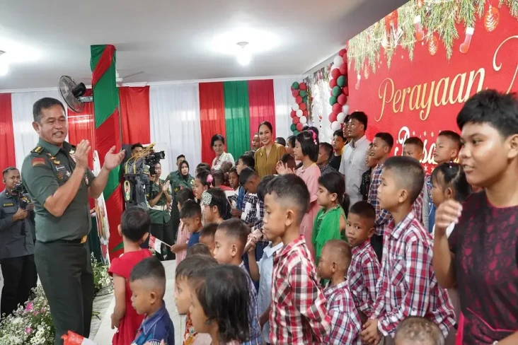 Rayakan Natal Bersama...