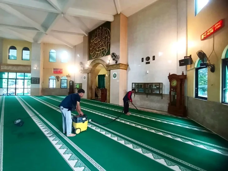 Peduli Masjid Cigombong,...