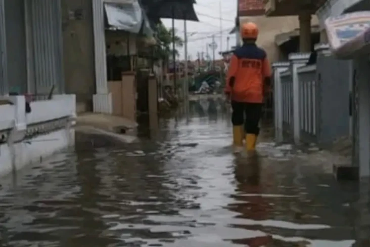 Banjir Rob Terjang Tegal,...
